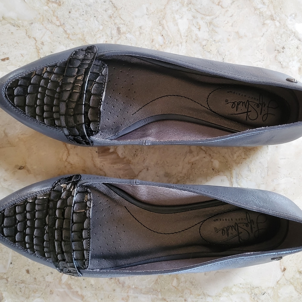 Life Stride Flex loafers.